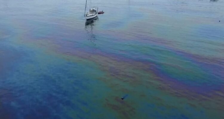 Armada inicia investigación por nuevo derrame de petróleo en sector La Herradura de Coquimbo