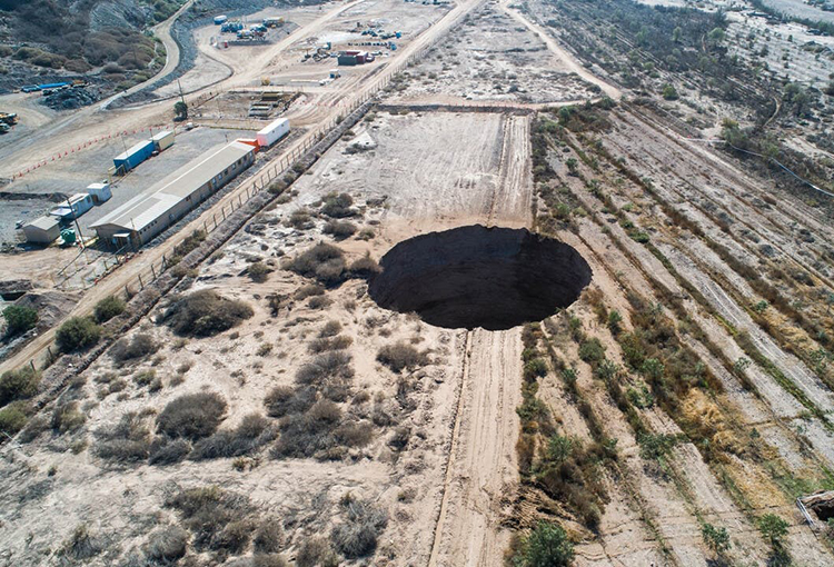 Cierran caserón que causó socavón en Tierra Amarilla y estudian cómo recuperar aguas