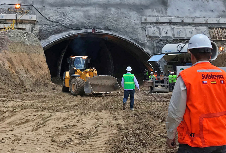 Retrasos en tramitación ambiental de proyectos le costaron a Chile US$2.200 millones en 2024 