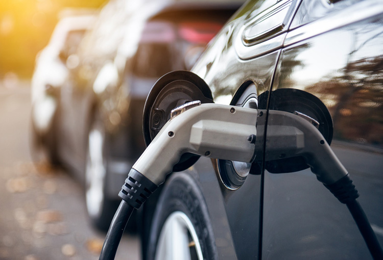 Investigación propone alternativa sustentable para tratar desechos de la electromovilidad