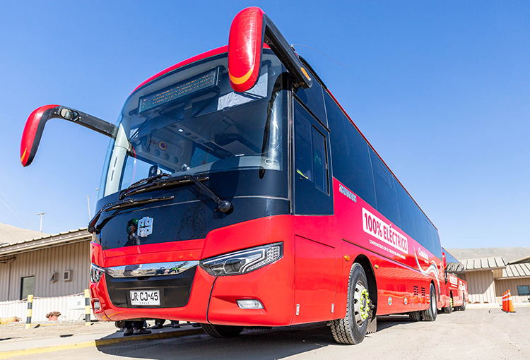 Electromovilidad avanza en la industria minera con la llegada de buses para Atacama