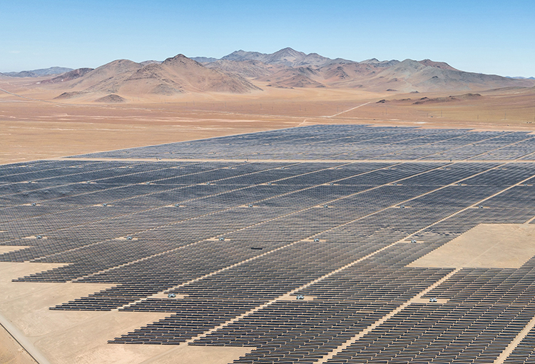 Histórico: Generación eléctrica anual solar y eólica supera por primera vez al carbón