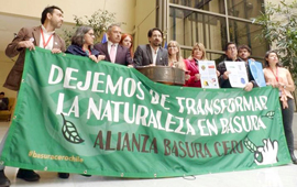 Buscan regular por primera vez las sustancias químicas peligrosas presentes en los plásticos