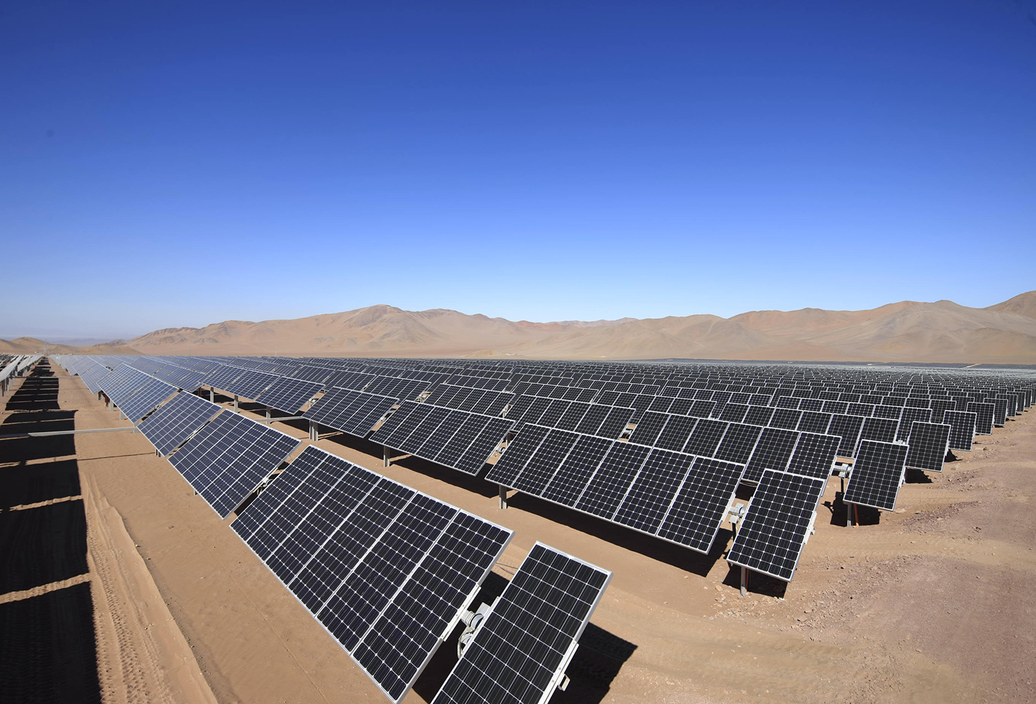 Presidente Piñera anuncia iniciativa para que Chile exporte energía solar a Asia 