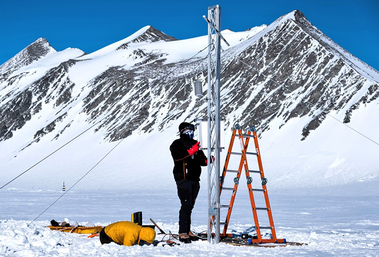 En la Antártica instalan estaciones multiparamétricas para medir avance del cambio climático