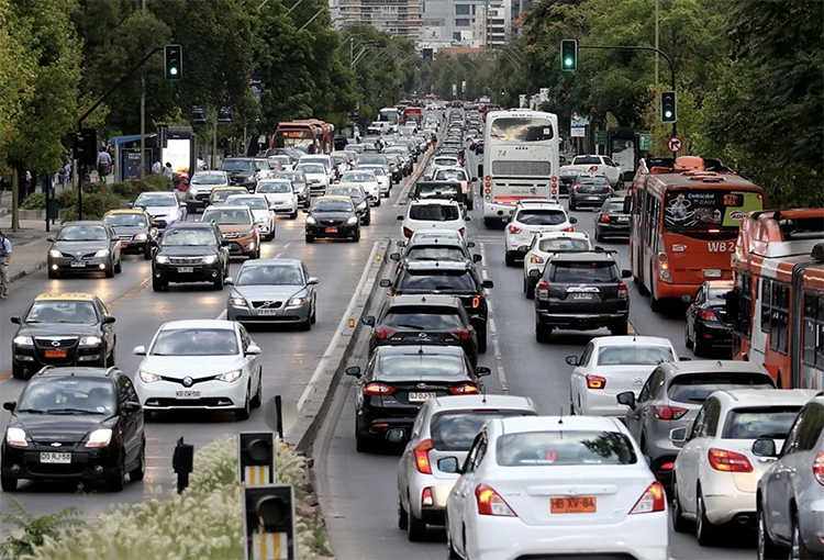 Entró en vigencia en Chile exigente norma de emisiones para autos y camionetas 
