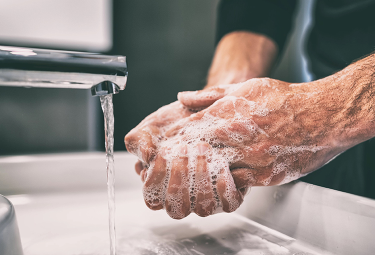 Consumo promedio de agua potable en Chile se redujo un 30% en los últimos 25 años