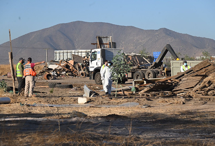 Autoridades clausuraron vertedero ilegal de residuos Cabezal Sur en Pudahuel