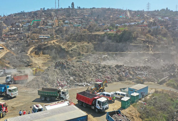 Incendios en Valparaíso: primera etapa de remoción de escombros terminaría el 25 de febrero