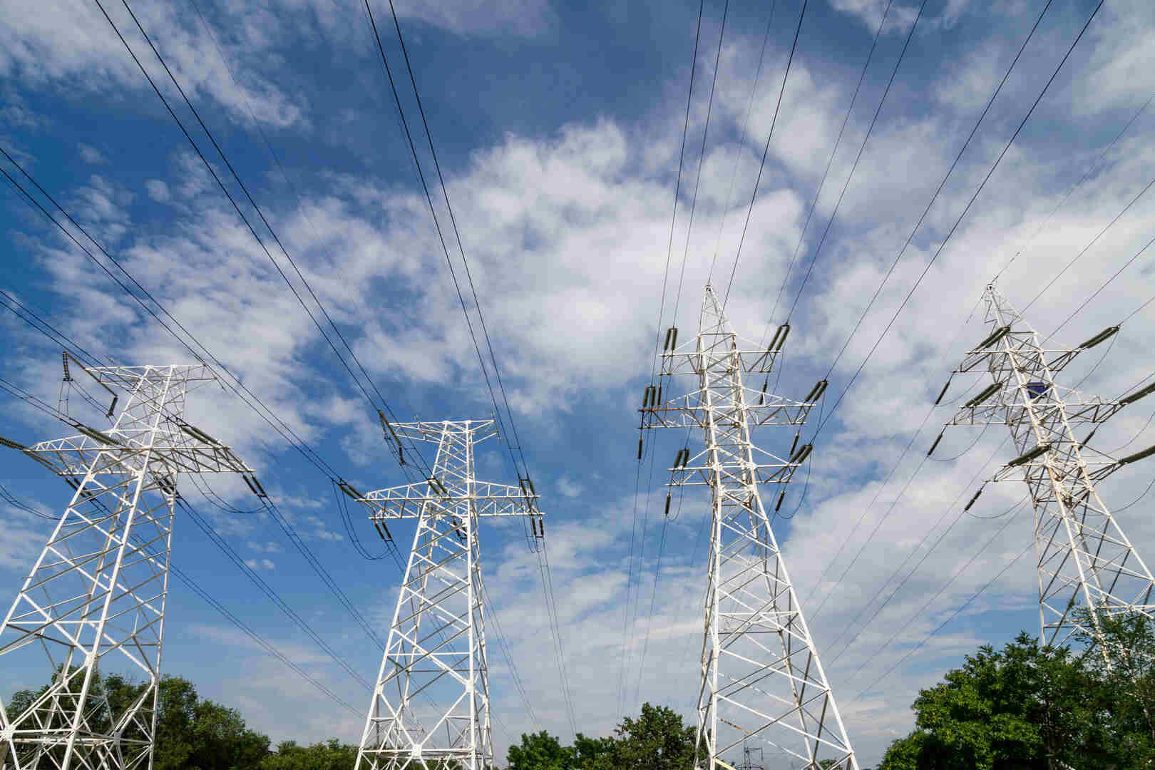 Lanzan convocatoria para desarrollar obras de transmisión urgentes en sistema eléctrico nacional