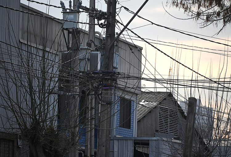 Comenzó a regir la ley que obliga a empresas de telecomunicaciones a retirar los cables en desuso