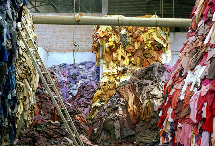 Ministerio del Medio Ambiente anuncia incorporación de industria de ropa y textiles a la ley REP 