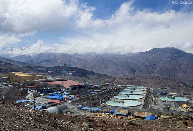 Un 71% del agua utilizada por la minería del cobre en el año 2033 provendría del mar