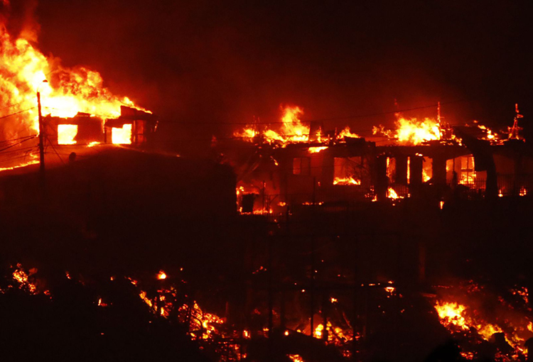 Incendio en Viña: un muerto, 130 viviendas y 125 hectáreas quemadas, según reporte oficial