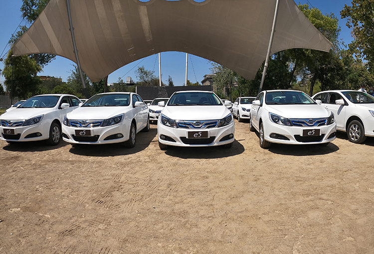 Ministerio de Energía lanza programa para recambio de taxis básicos a eléctricos