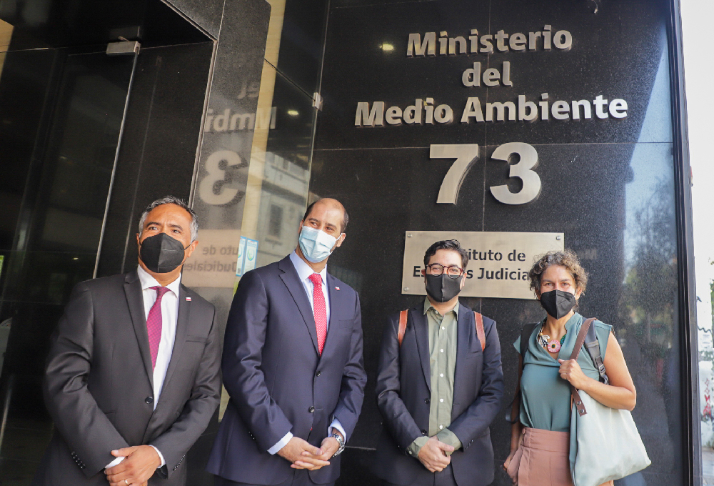 Ministro Naranjo y Maisa Rojas inician reuniones de traspaso en el Ministerio del Medio Ambiente