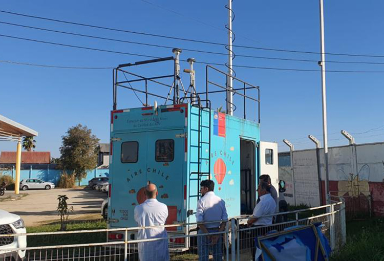 Instalan estación de monitoreo para medir calidad del aire en liceo afectado por contaminación