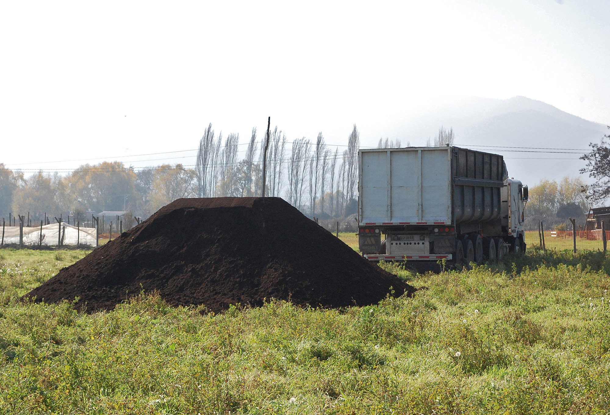 Agrosuper ha beneficiado a 3 mil pequeños agricultores con la entrega de bioabono