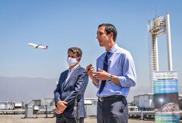 Lanzan plan para incorporar el uso de hidrógeno verde en el aeropuerto de Santiago