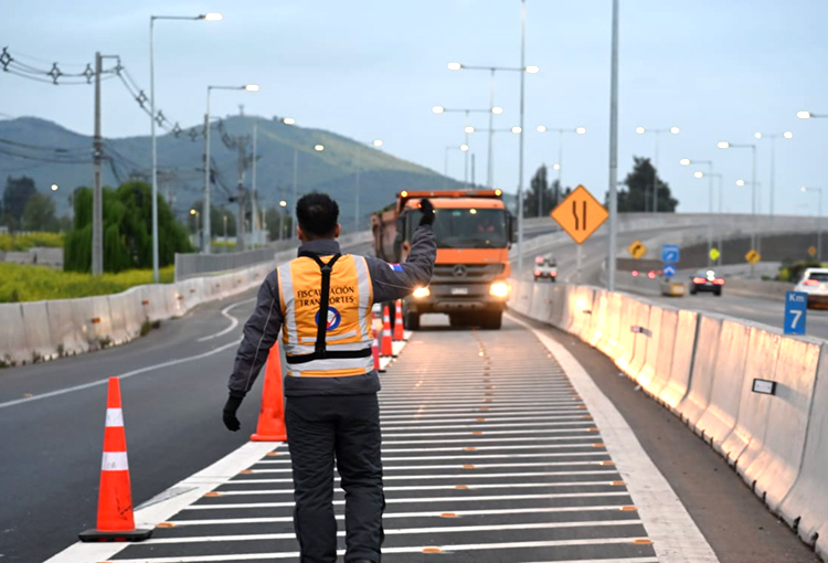 Fiscalizan camiones para frenar transporte de residuos a vertederos ilegales en la RM