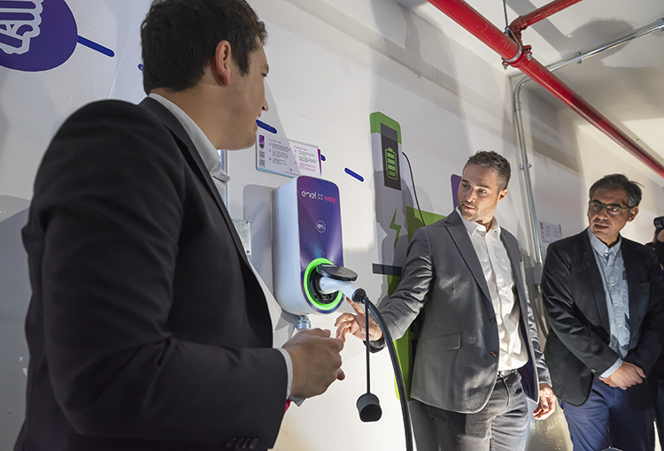 Inauguran el centro de carga pública para autos eléctricos más grande de América Latina