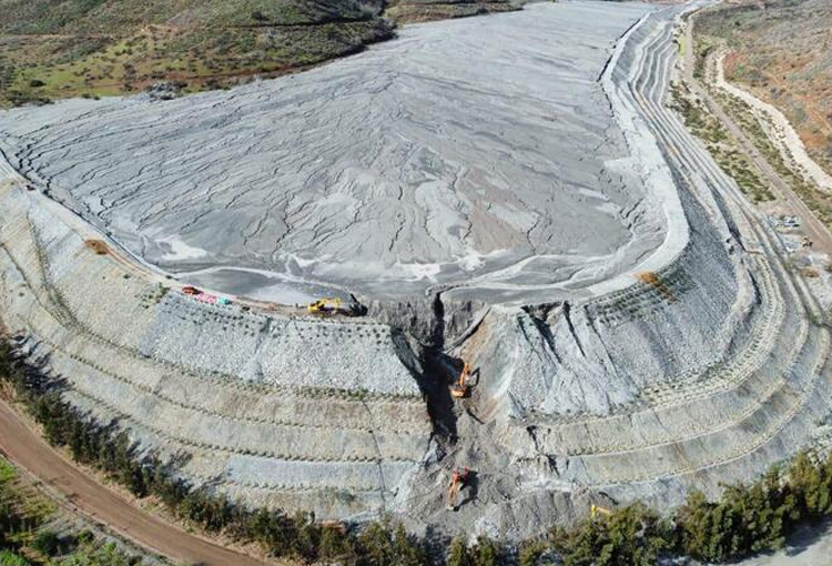 Cursan millonaria multa a Minera Las Cenizas por contaminación de río y quebrada en Cabildo