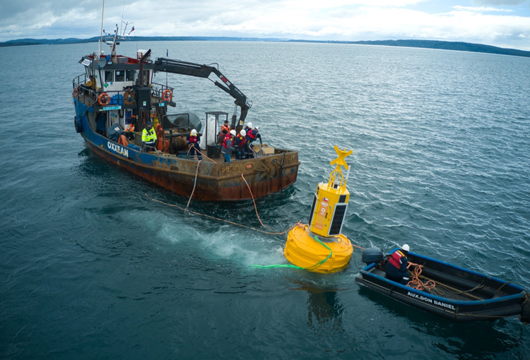 En Chiloé instalan primera boya inteligente para monitorear y proteger los océanos