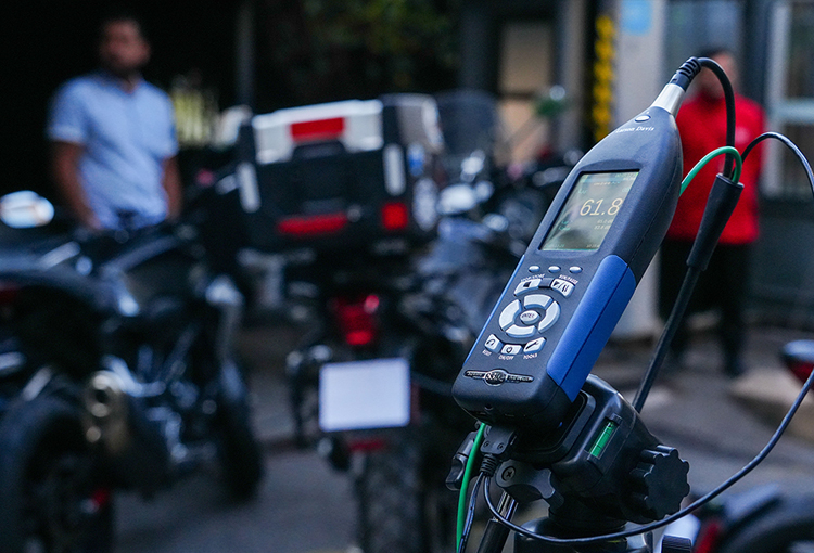 Gobierno inicia revisión de norma de ruido para vehículos: pondrá foco en motos en circulación