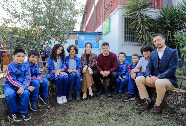 Inauguran aula de bosque nativo en escuela de Independencia para fomentar la educación ambiental