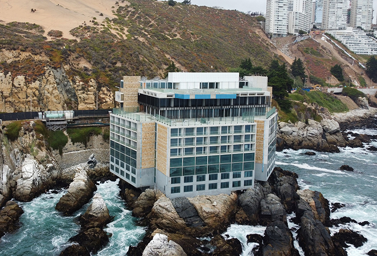 Proponen "demolición parcial" de hotel Punta Piqueros por potencial daño al ecosistema